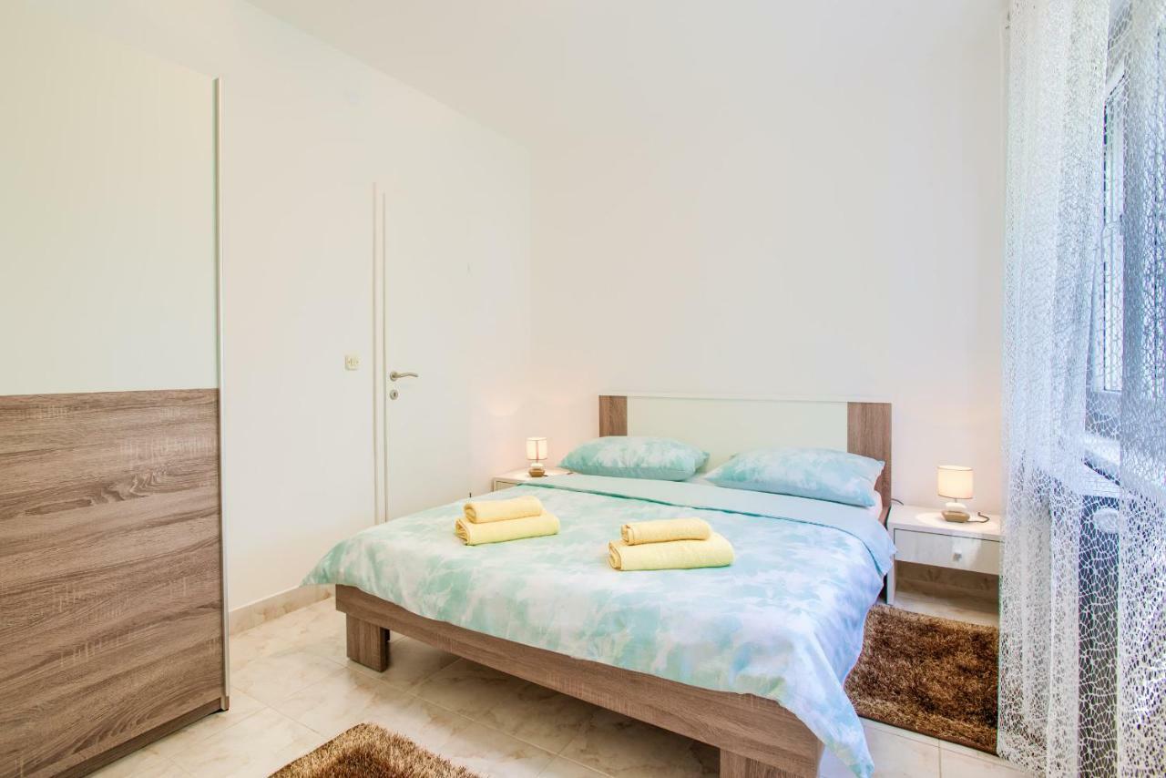Apartman Paola Pula Bagian luar foto