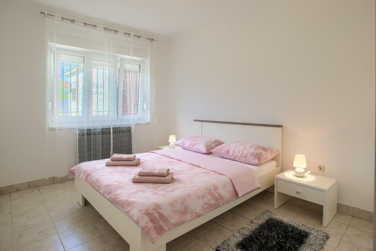 Apartman Paola Pula Bagian luar foto