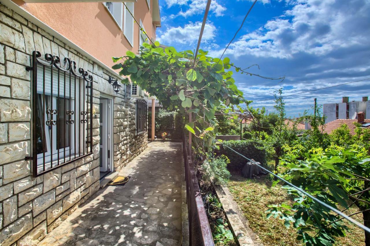 Apartman Paola Pula Bagian luar foto