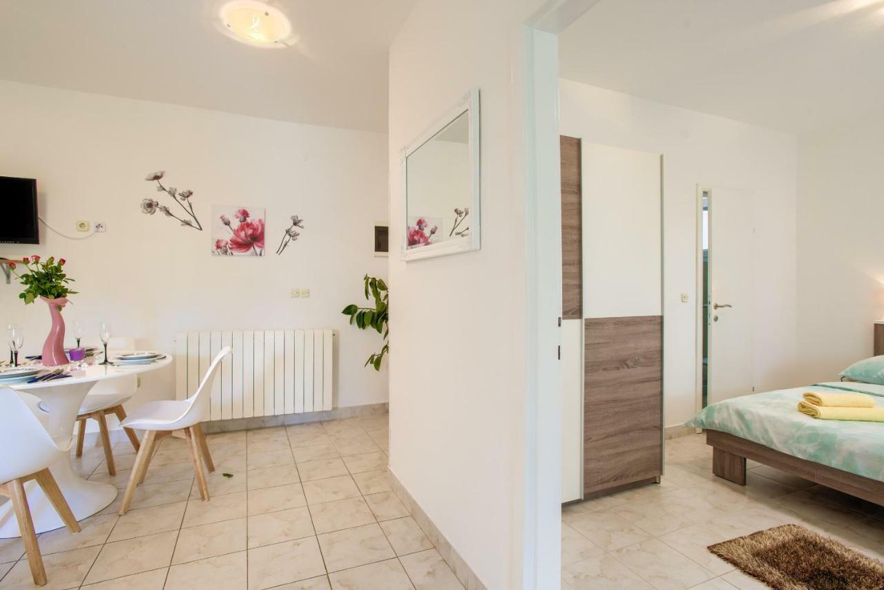 Apartman Paola Pula Bagian luar foto