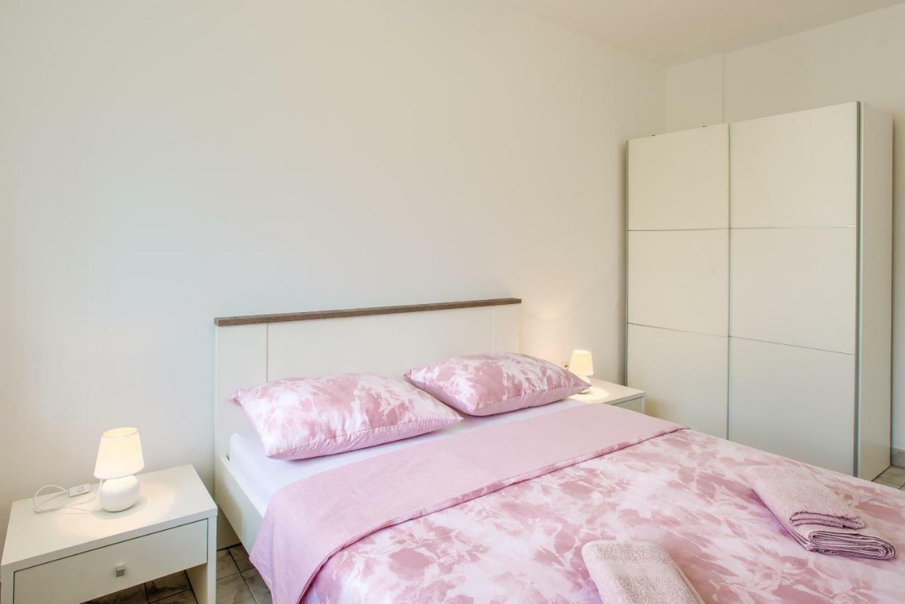 Apartman Paola Pula Bagian luar foto